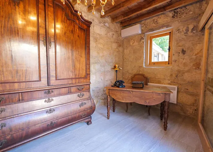 Отель Elinn Traditional *