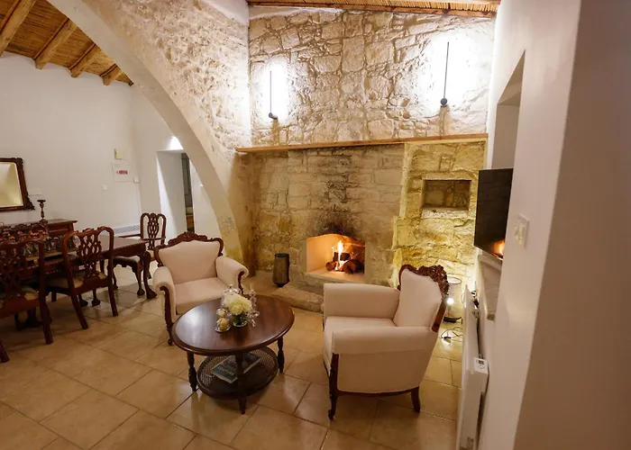 Elinn Traditional Kathikas