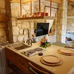 Elinn Traditional Hotel