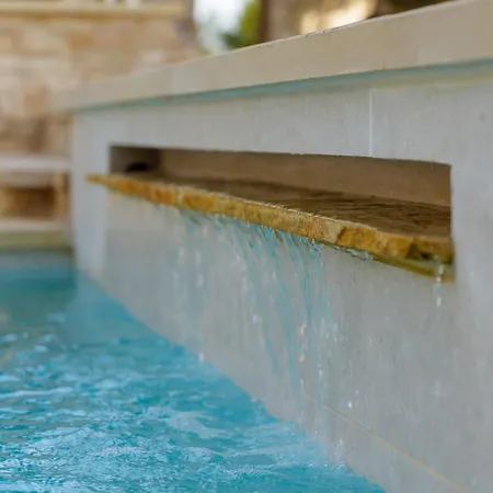 Elinn Traditional Hotel