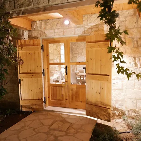 Elinn Traditional * Kathikas