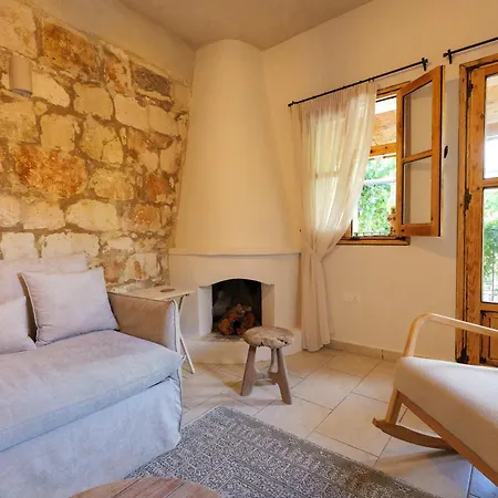 Elinn Traditional Kathikas