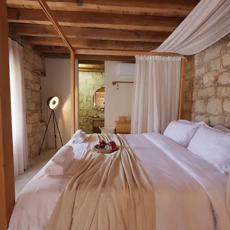 Elinn Traditional Hotel