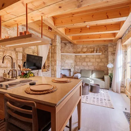 Elinn Traditional * Kathikas