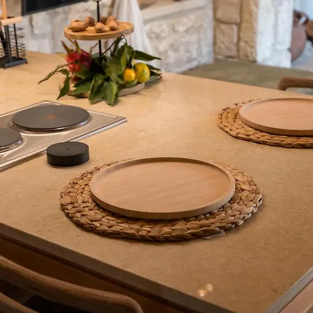 Elinn Traditional * Kathikas