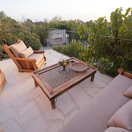 Elinn Traditional Kathikas