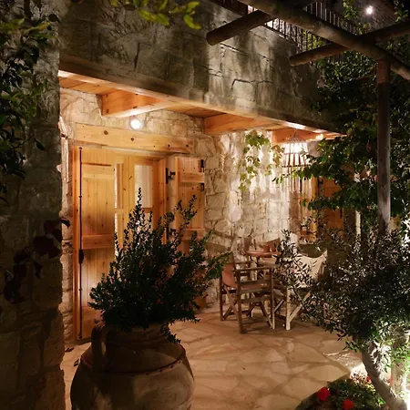 Elinn Traditional Hotel