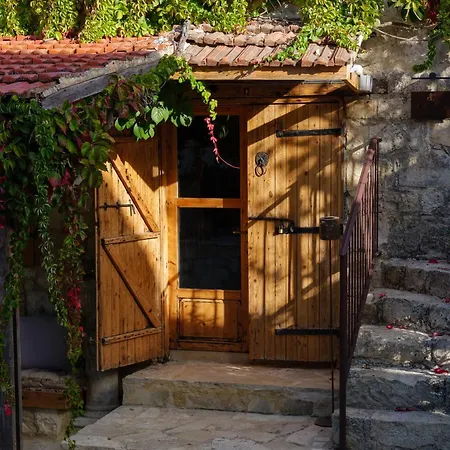 Elinn Traditional Hotel *