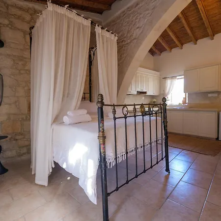 Elinn Traditional Hotel