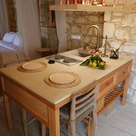 Elinn Traditional Hotel
