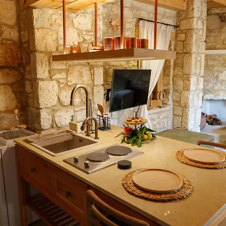 Elinn Traditional Hotel