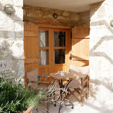 Elinn Traditional Hotel *