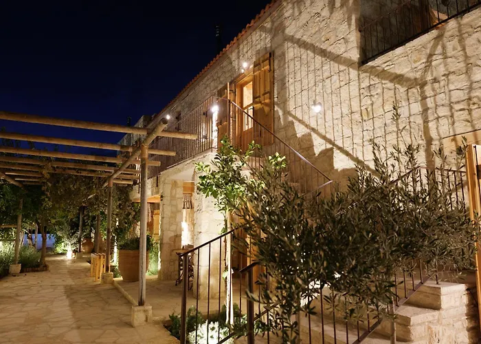 Elinn Traditional Hotel *