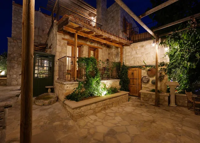 Elinn Traditional Hotel *