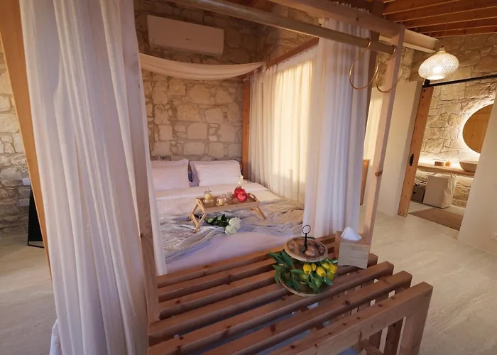 Elinn Traditional Hotel
