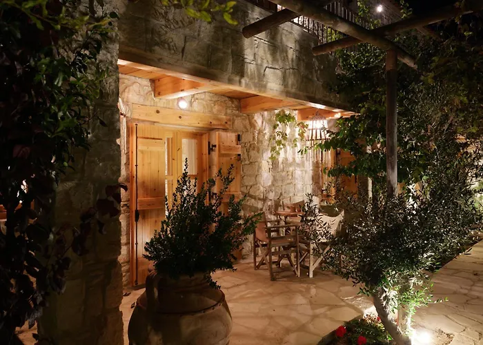 Elinn Traditional Hotel