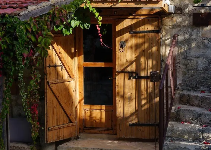 Elinn Traditional Ξενοδοχείο *