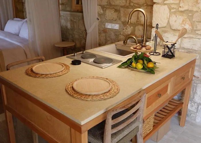 Elinn Traditional Hotel